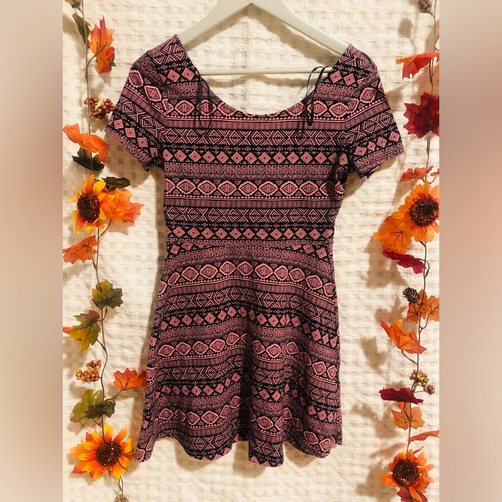 forever 21 dress pink and black in good condition only worn once sharp size M